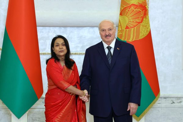 Ambassador of Sri Lanka presents Letters of Credence to the President of Belarus