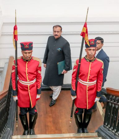 H.E. the High Commissioner of the Islamic Republic of Pakistan presents Credentials to Sri Lanka