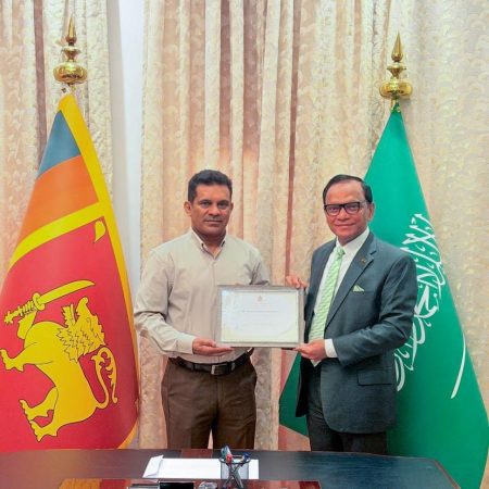 Sri Lanka Embassy in Riyadh Felicitates Long-Serving Migrant Worker