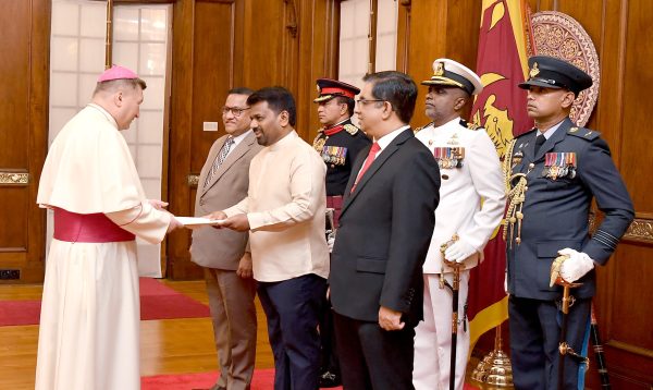 Apostolic Nuncio of the Holy See presents Credentials to Sri Lanka
