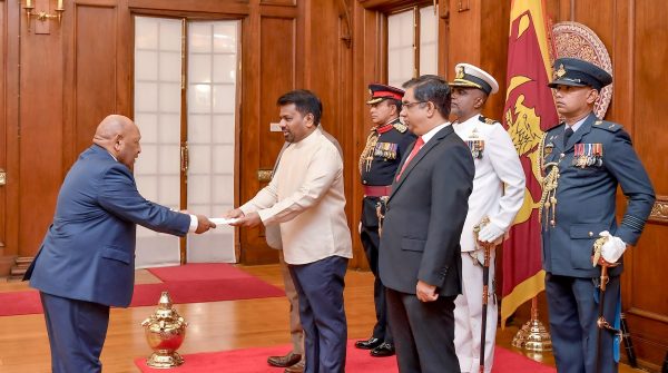 H.E. the High Commissioner of the Independent State of Papua New Guinea presents Credentials to Sri Lanka