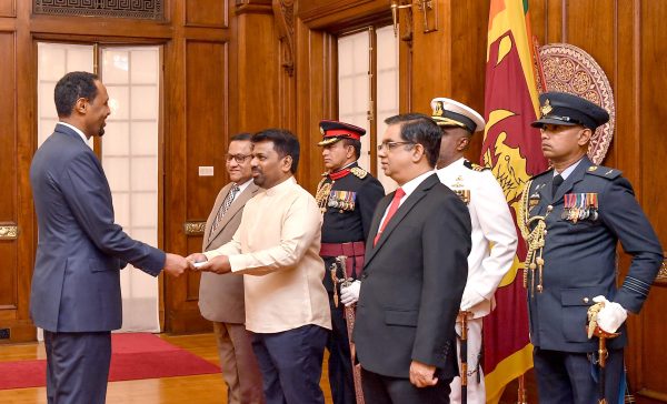 H.E. the Ambassador of the Federal Republic of Somalia presents Credentials to Sri Lanka