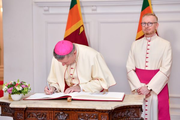 Apostolic Nuncio of the Holy See presents Credentials to Sri Lanka