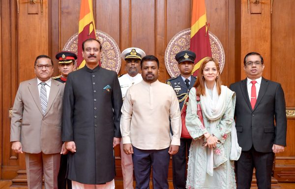 H.E. the High Commissioner of the Islamic Republic of Pakistan presents Credentials to Sri Lanka