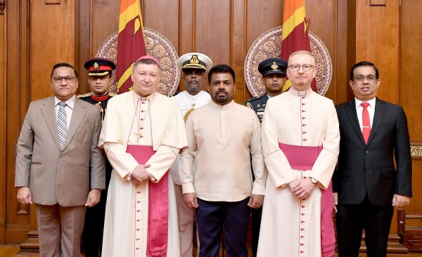 Apostolic Nuncio of the Holy See presents Credentials to Sri Lanka