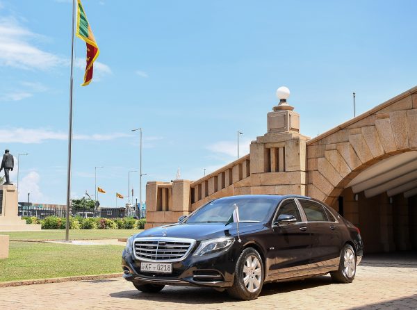 H.E. the High Commissioner of the Islamic Republic of Pakistan presents Credentials to Sri Lanka
