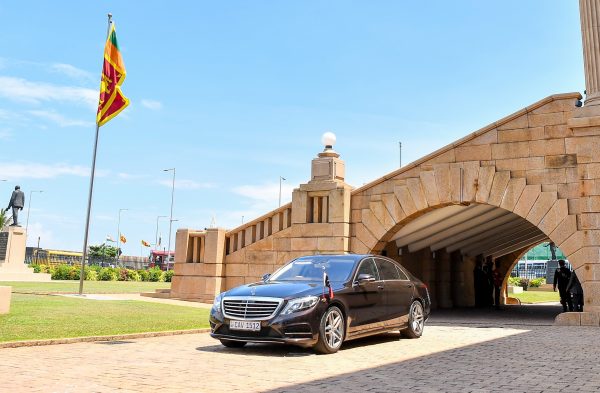 H.E. the High Commissioner of the Independent State of Papua New Guinea presents Credentials to Sri Lanka