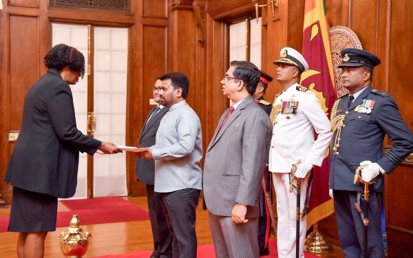 H.E. the Ambassador of the Republic of Cuba presents Credentials to Sri Lanka