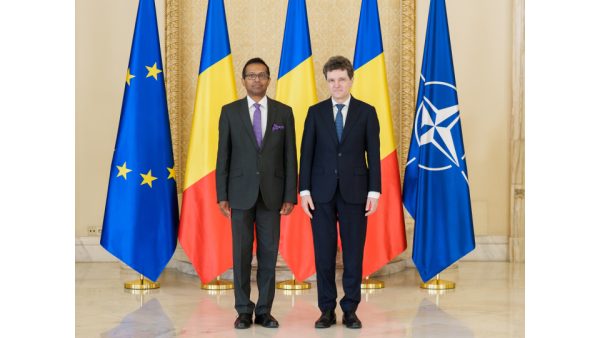 Ambassador of Sri Lanka, Samantha Pathirana presents credentials to president Nicusar Dan of Romania